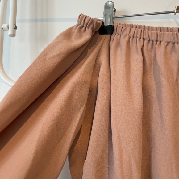 Aritzia nude coloured off shoulder cropped top - Picture 3 of 4